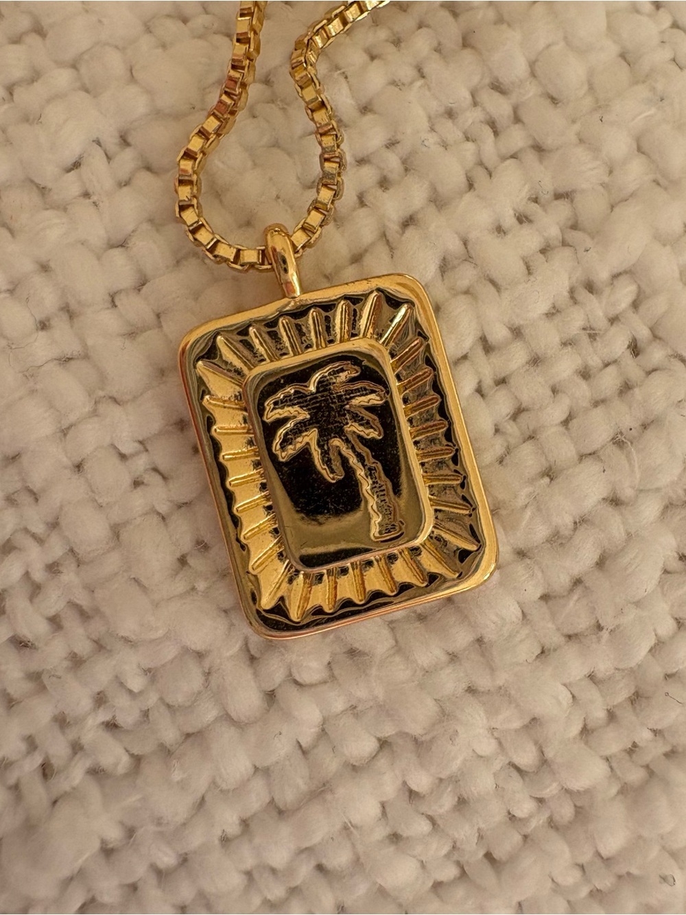 Pura Vida Palm Burst Gold Necklace - Picture 6 of 8